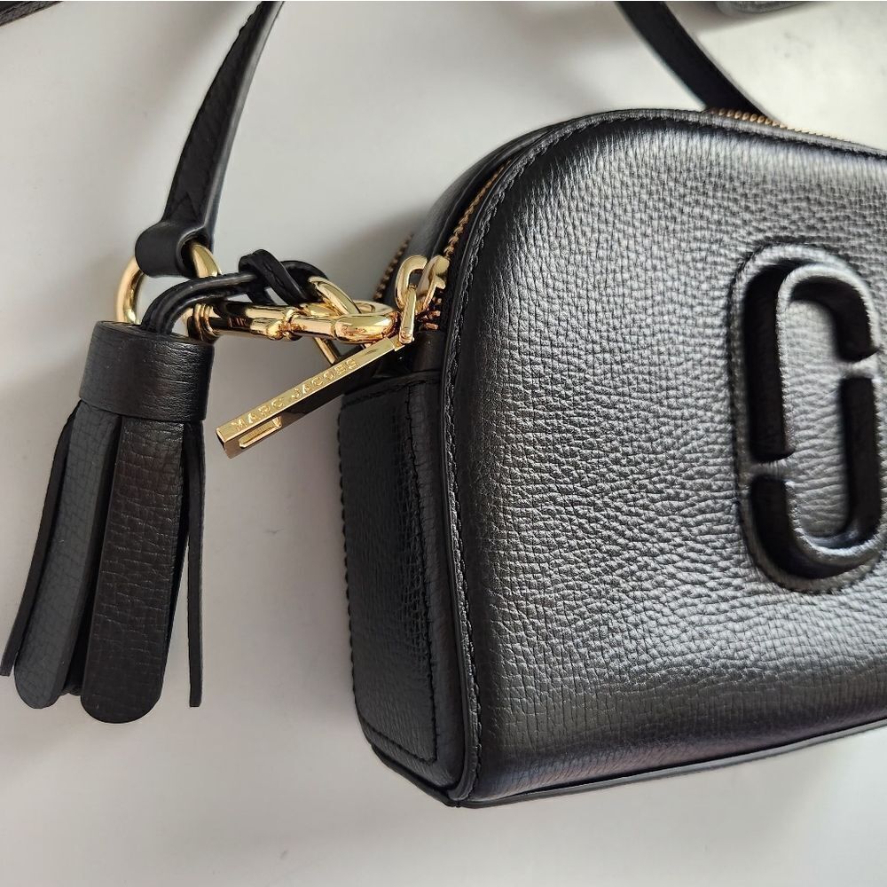 Marc Jacobs Shutter Black Leather Crossbody Bag BLACK/GOLD - Picture 4 of 12